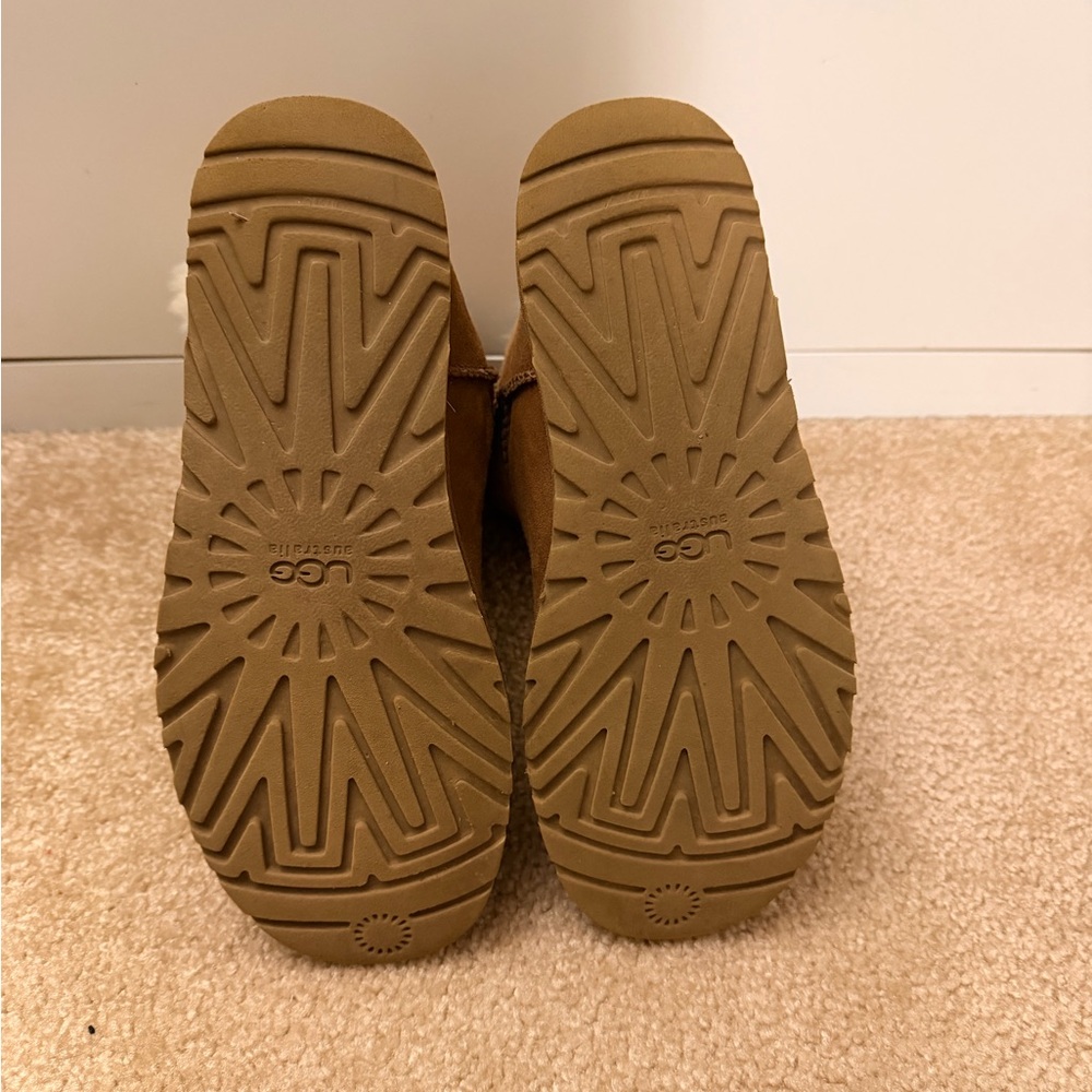 Ugg Bailey Button Chestnut - Picture 4 of 5